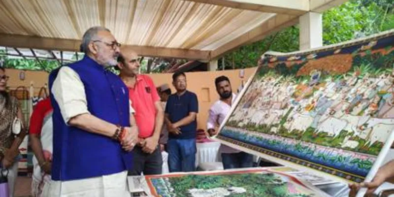 Giriraj Singh Visits ‘Indie Haat 2026’ at National Crafts Museum Ahead of Bharat Tex 2026